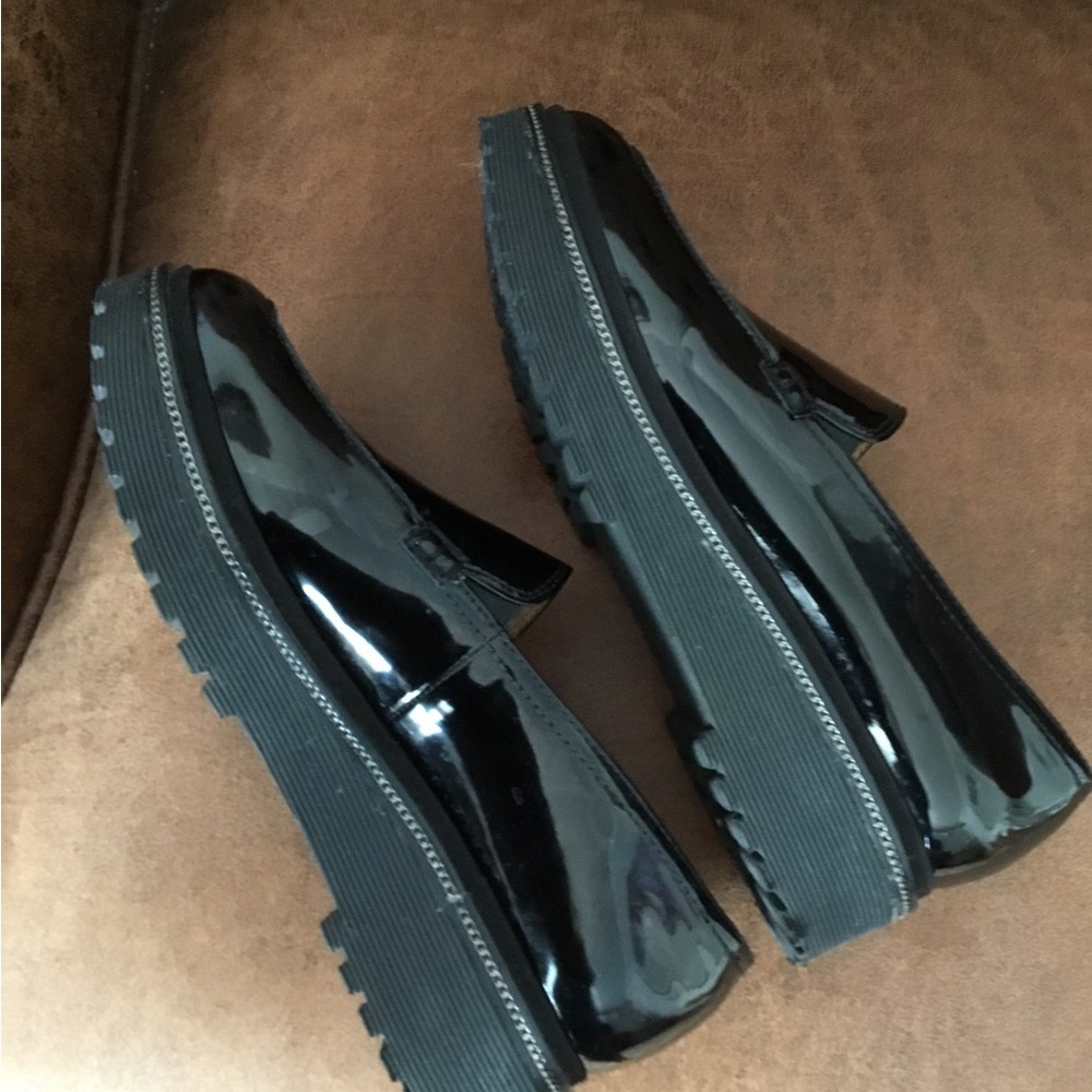 Franco Sarto Glossy Black Slip-On Women’s Loafers with Lug Sole size 8.5 - Picture 2 of 4